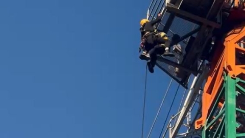 אישה נלכדה בגובה 45 מטרים - חדשות בפתח תקווה
