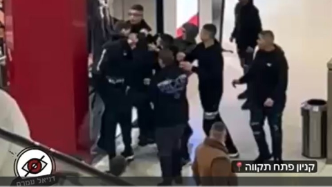 אלימות קשה בקניון הגדול, חבורת - חדשות בפתח תקווה