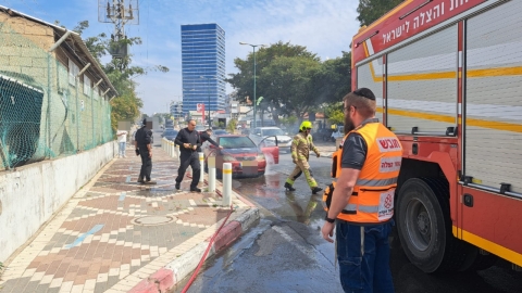 רכב עלה באש במהלך נסיעה - חדשות בפתח תקווה