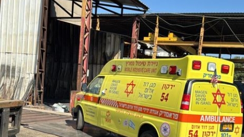 פועל נהרג מפגיעת חפץ כבד - חדשות בפתח תקווה