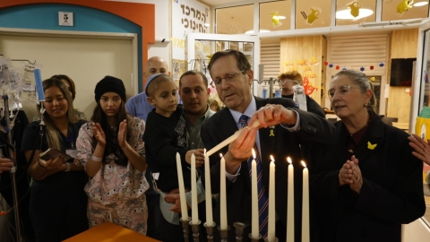 נשיא המדינה הדליק נר שמיני - בריאות בפתח תקווה