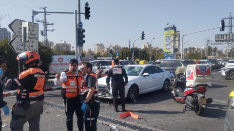 אב ובנו שרכבו על אופנוע - חדשות בפתח תקווה