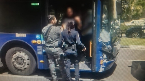 גנב אוטובוס, נהג בו ללא רישיון ופגע ברכבים