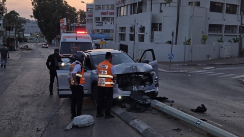 תוך שעתיים: 2 תאונות דרכים בפתח תקווה עם 3 פצועים, בהם בן 18 שנפצע קשה