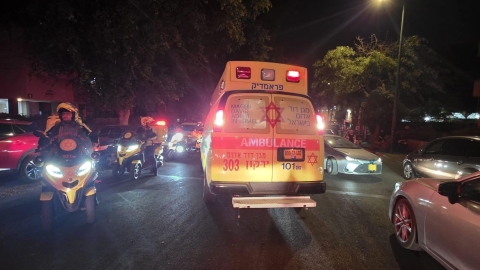 גבר כבן 60 נפצע קשה מפגיעת רכב